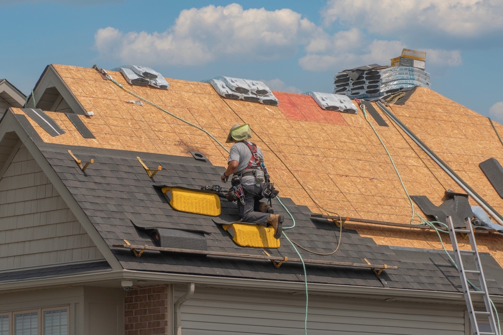 Read more about the article How To Choose a Roofing Contractor: Factors to Consider